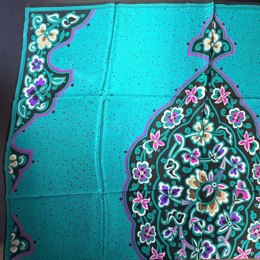 Linda Allard for Ellen Tracy Silk Scarf Teal Floral Medallion Square 34x34 Japan